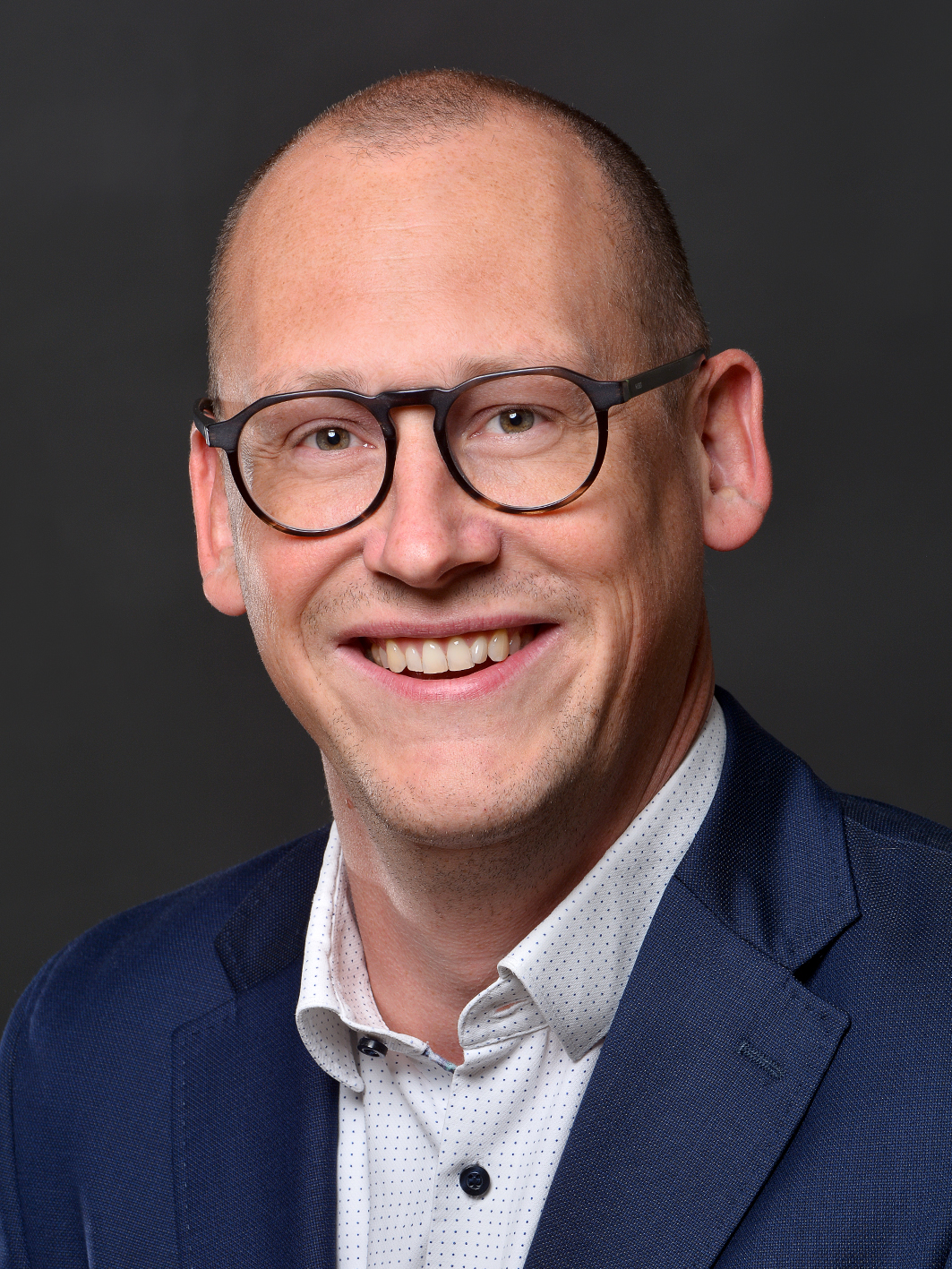 Portrait of Dr. Adrian Pritzius, Head of Site Development BSF, Bachem AG, Alumnus Hochschule für Life Sciences FHNW