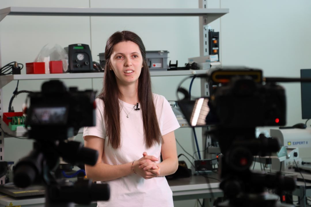 Portrait of Selina Przyjemski, Hardware-Entwicklerin Research & Development, ABB, Alumna Hochschule für Technik und Umwelt FHNW