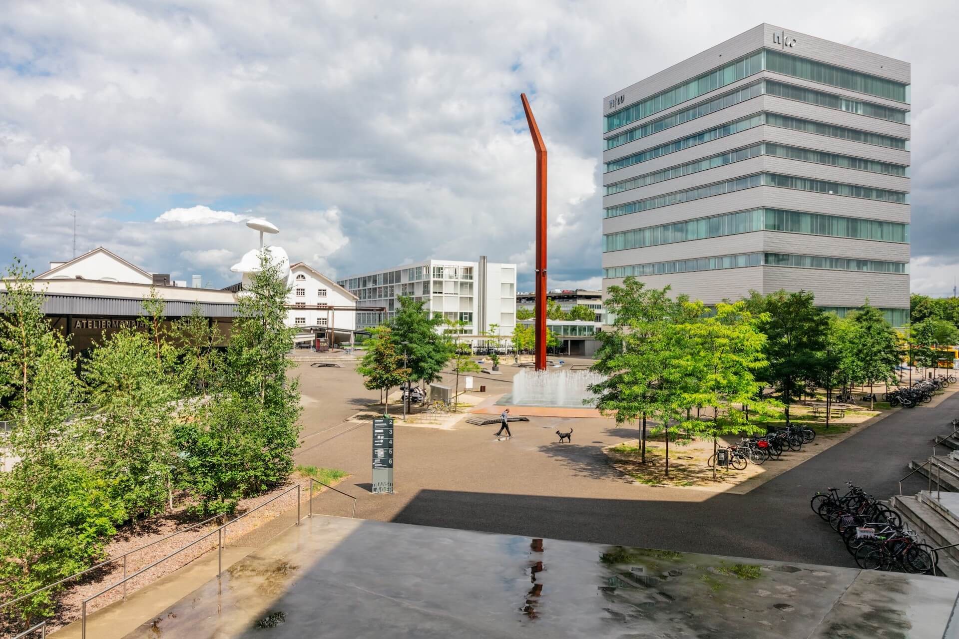 Der Campus mit dem Hochhaus der Hochschule für Gestaltung und Kunst Basel FHNW am Dreispitz in Basel/Münchenstein