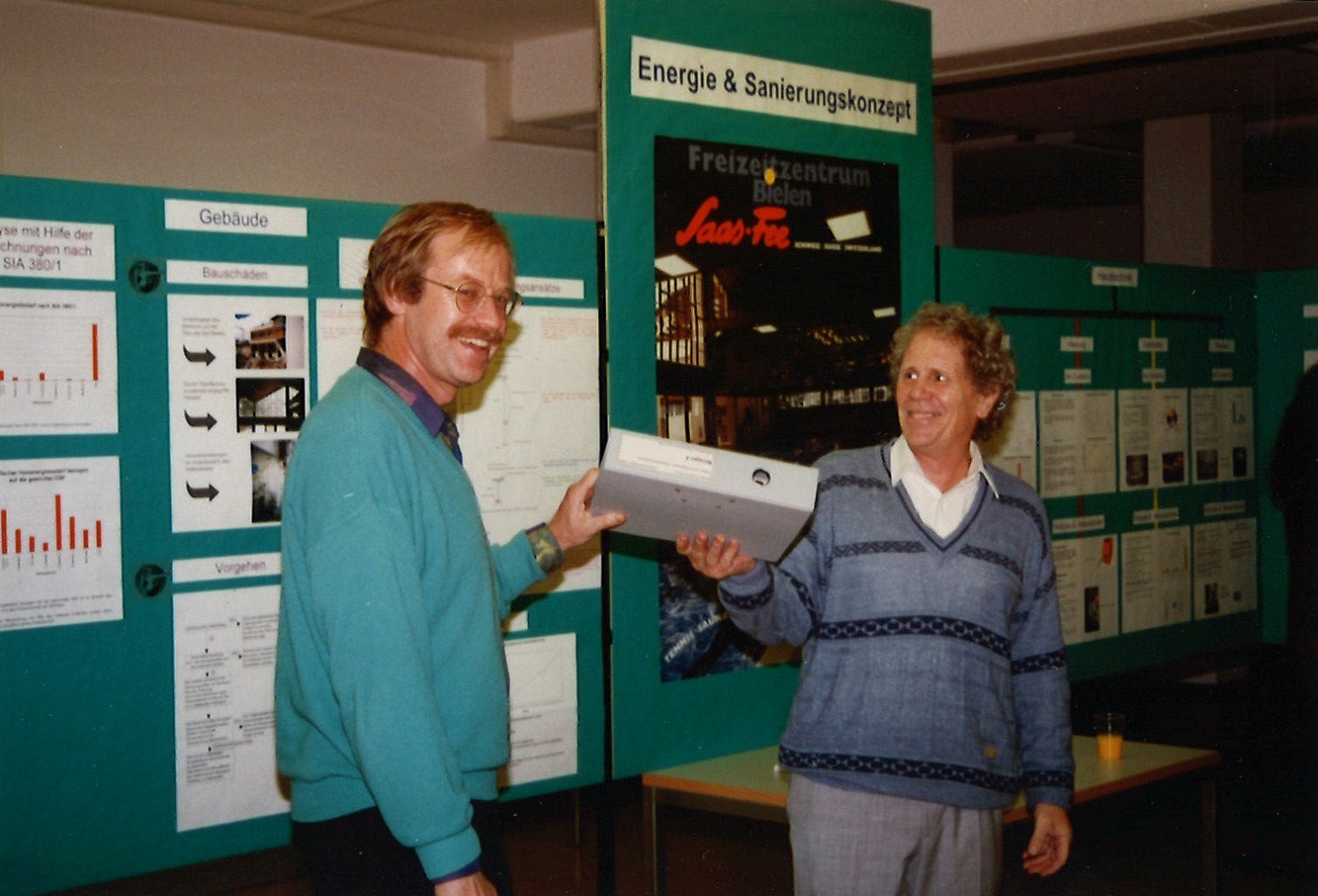 Übergabe der Leitung von Gründer Werner Traber (rechts) an Armin Binz, 1995