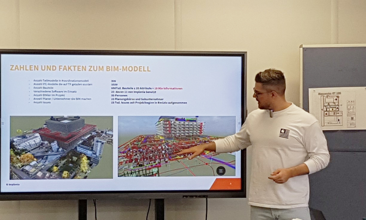 Patric Sommer bei der Präsentation des BIM Modells