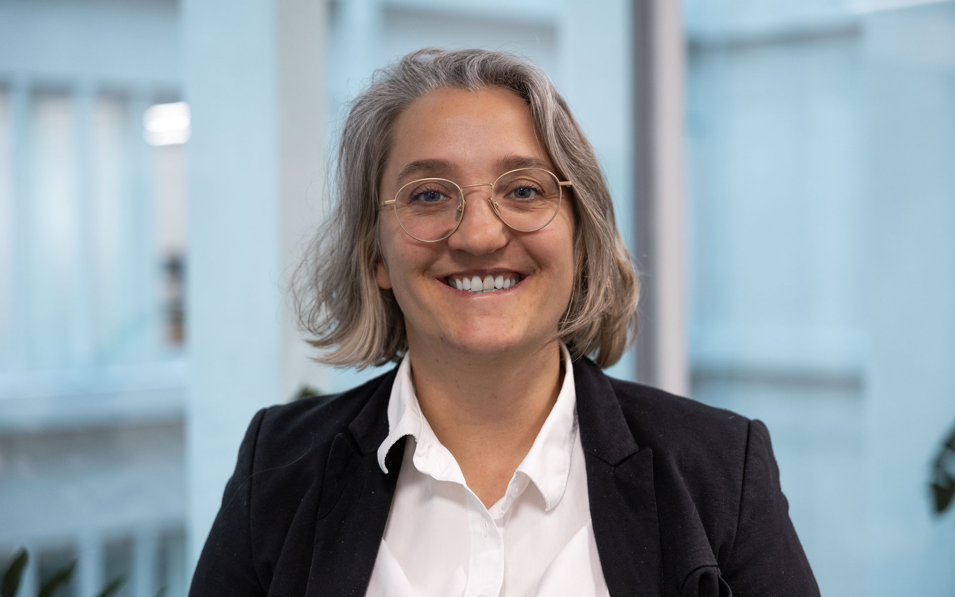 Portrait of Miriam Langer, Studiengangleiterin Umweltwissenschaften und Technologie