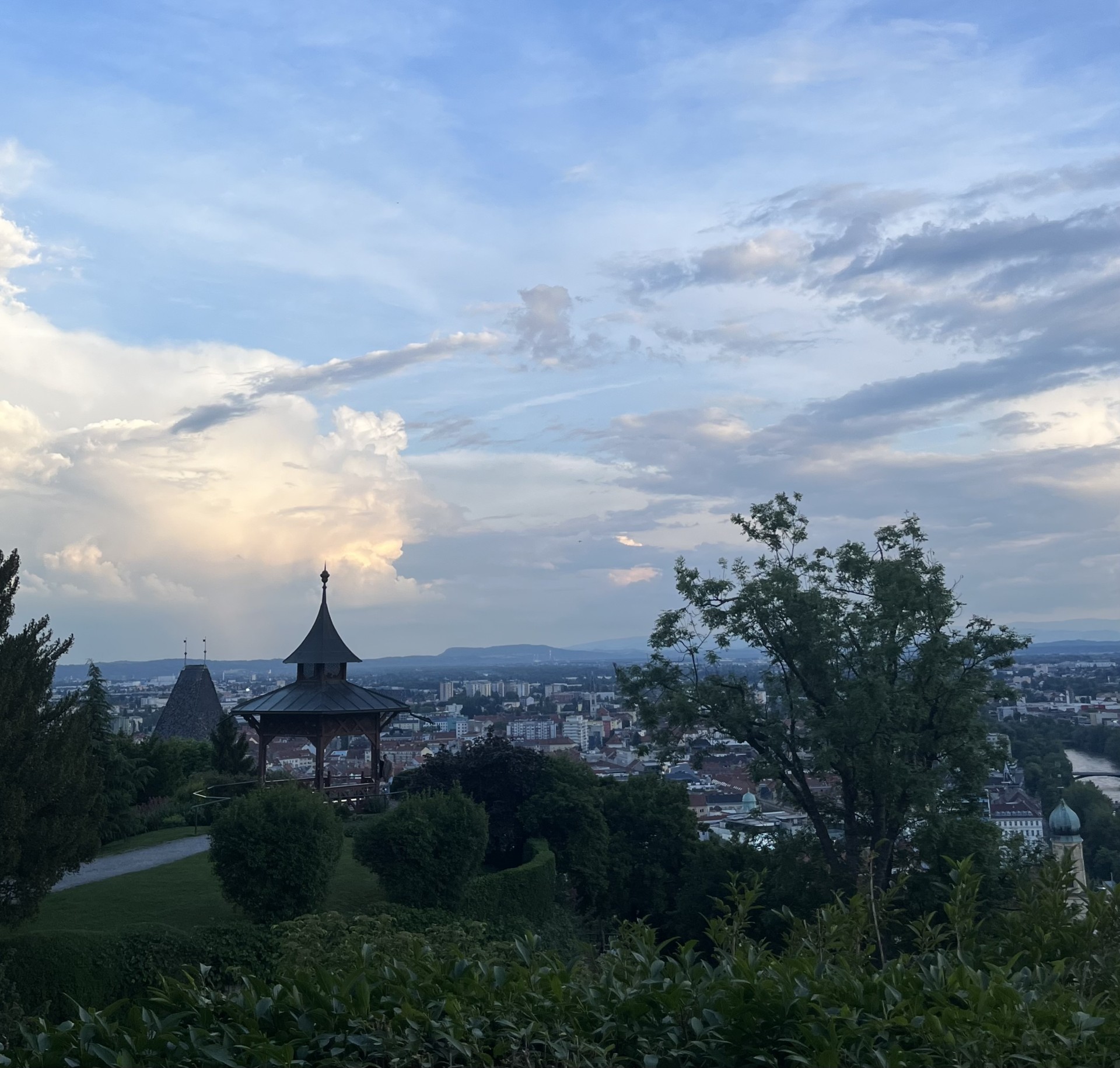 Die Aussicht vom Schlossberg beim Uhrturm in Graz