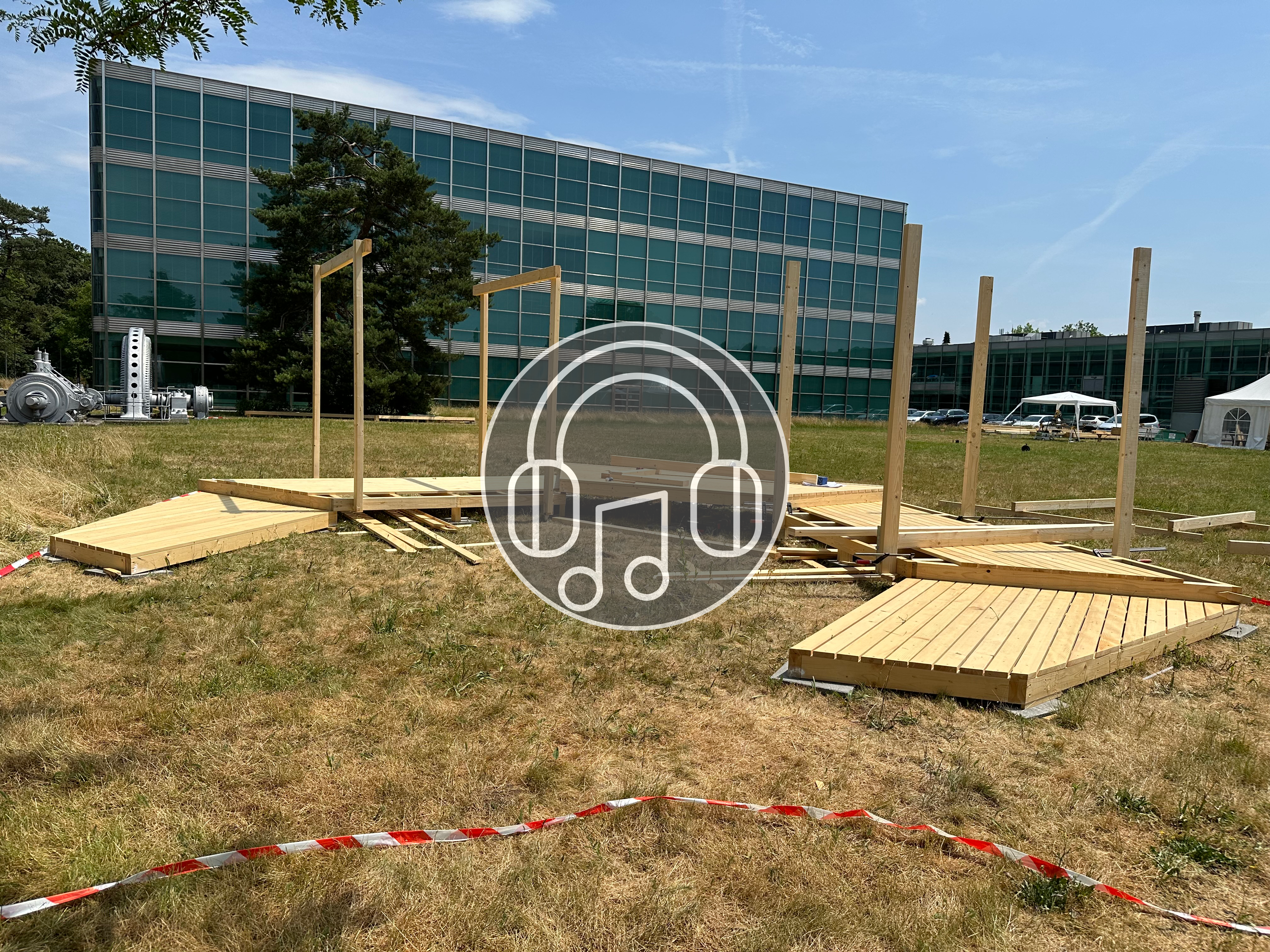 Link zu Audiobeschreibung zu Der Akt