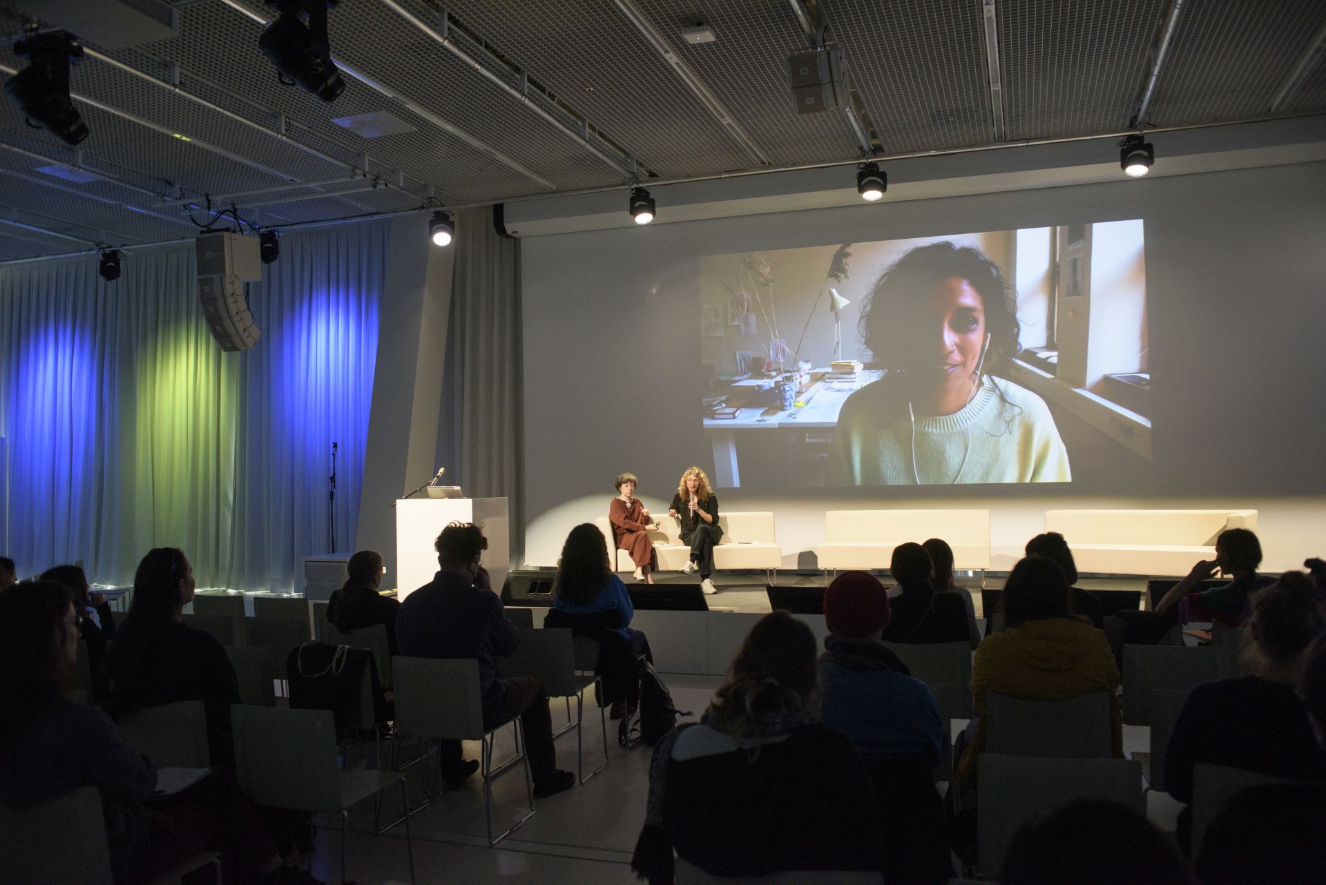 Bild vom Symposium herunterladen