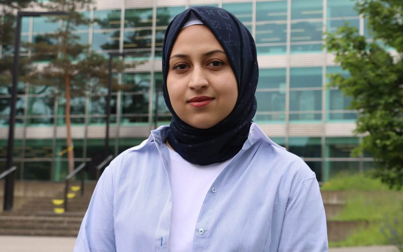 Portrait of Elham Sherifi, Informatik-Studentin
