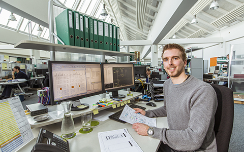 Portrait of André Renggli, Systemtechnik berufsbegleitend,  Projektleiter Chestonag Automation AG, Seengen