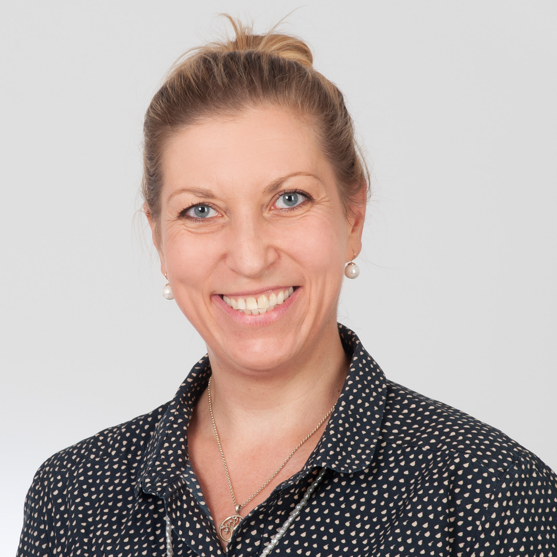 Portrait of Anika Müller-Barkhausen, Senior Consultant, pom+