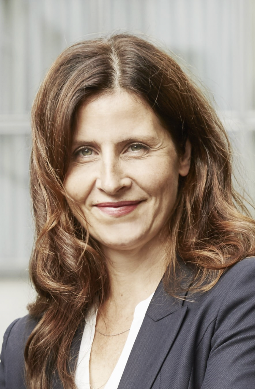 Portrait of Dr. Simone Inversini, Mit-Inhaberin Wülser Inversini Organisationsberatung Dozentin CAS Mentale Gesundheit in der Arbeitswelt