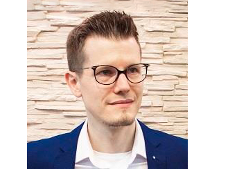 Portrait of Adrian Leuenberger, CFO, Mitglied der Geschäftsleitung, Boss Holzbau AG