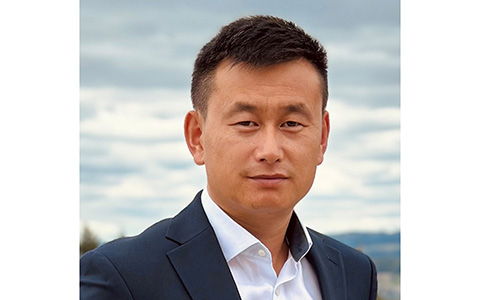 Portrait of Jayson Zengquan Wang – Swiss-Asian MBA Graduate