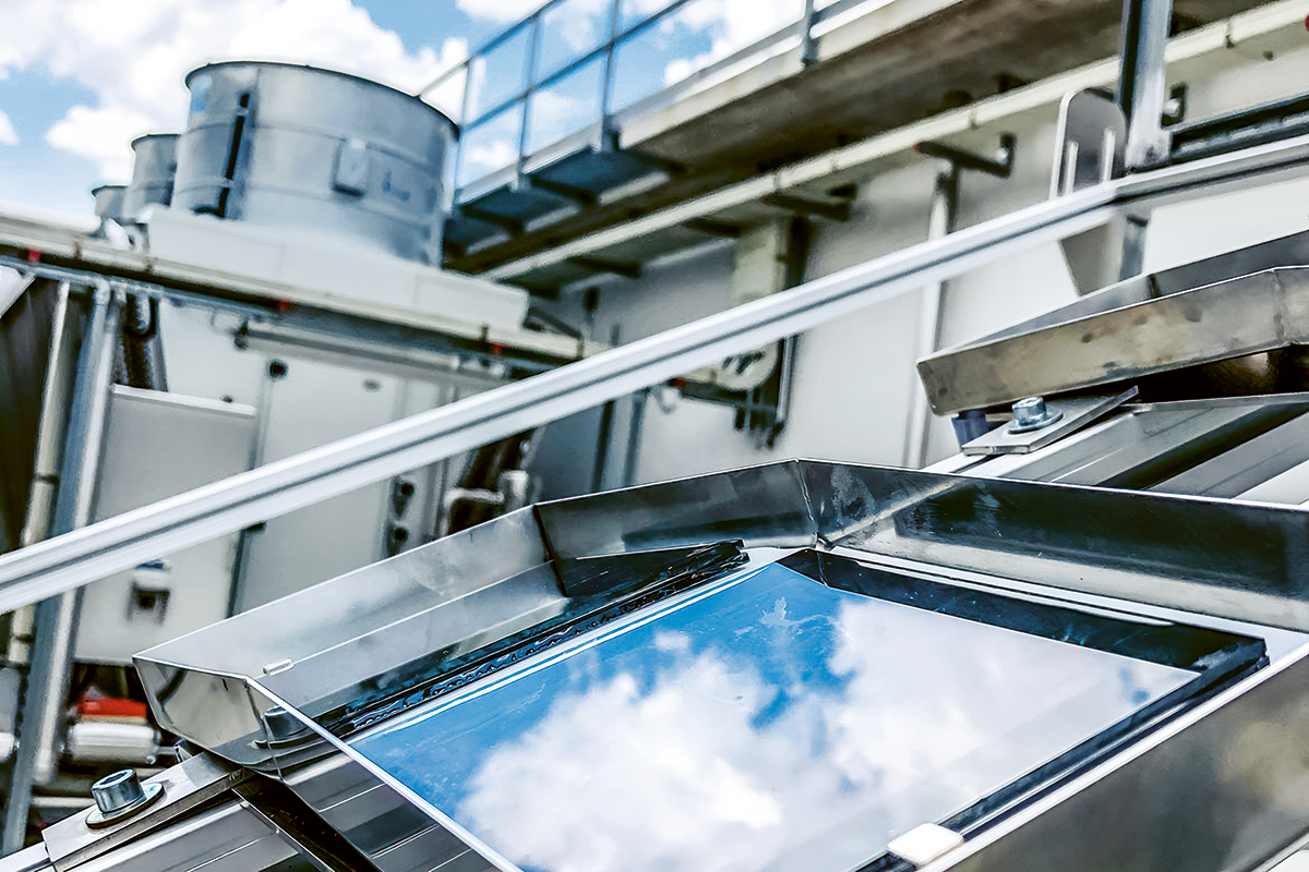 Lenz‘s team conducts outdoor leaching tests to assess the safety of perovskite photovoltaic panels installed on the roof of the FHNW Campus in Muttenz.
